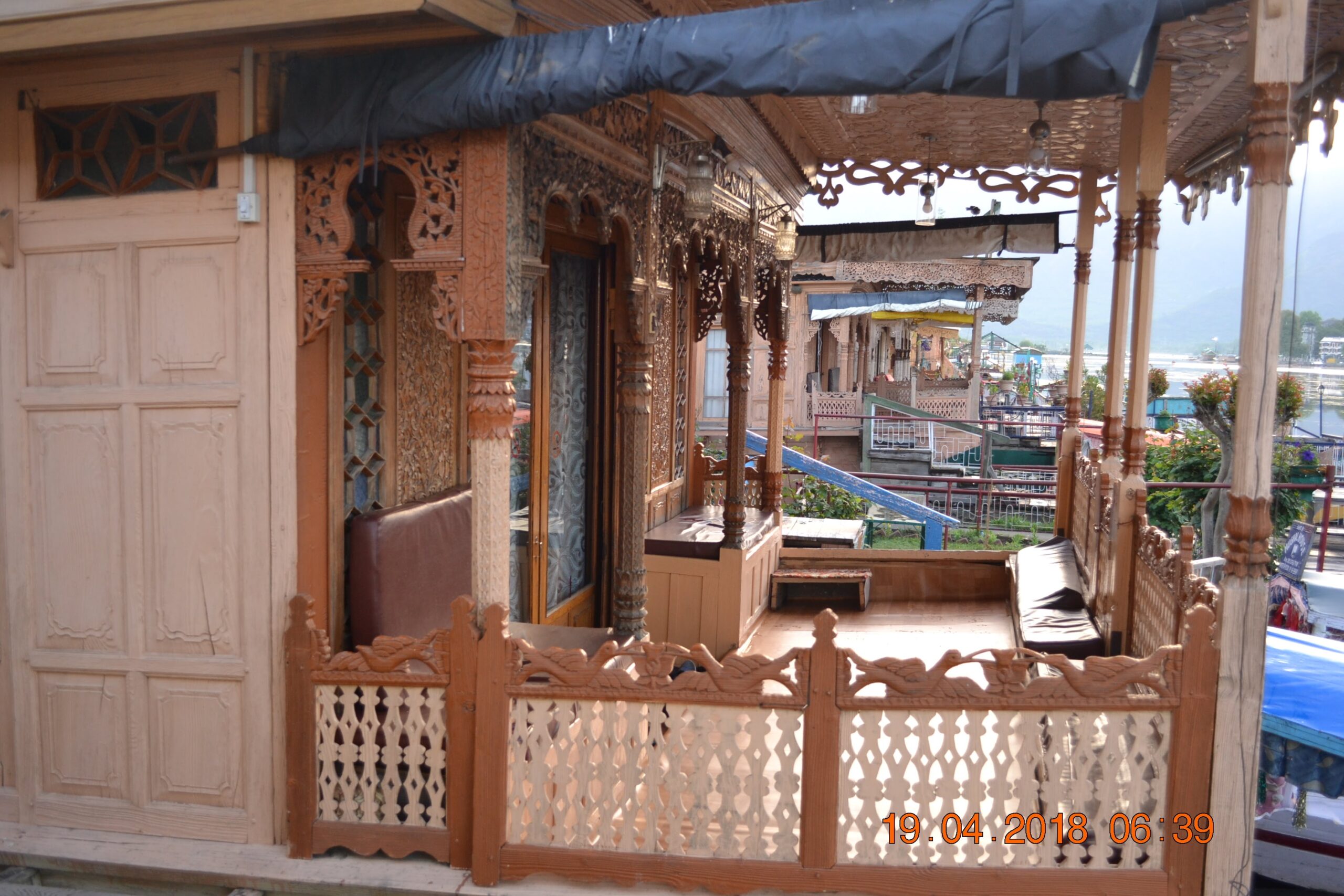 Mughal Sheraton Houseboat on Dal Lake, Srinagar